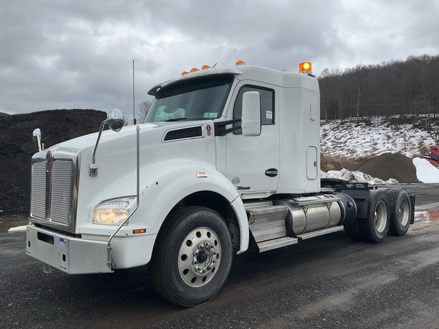 2021 Kenworth T880 6x4 T/A Sleeper Truck Tractor 2021 Kenworth T880 6x4 T/A Sleeper Truck Tractor