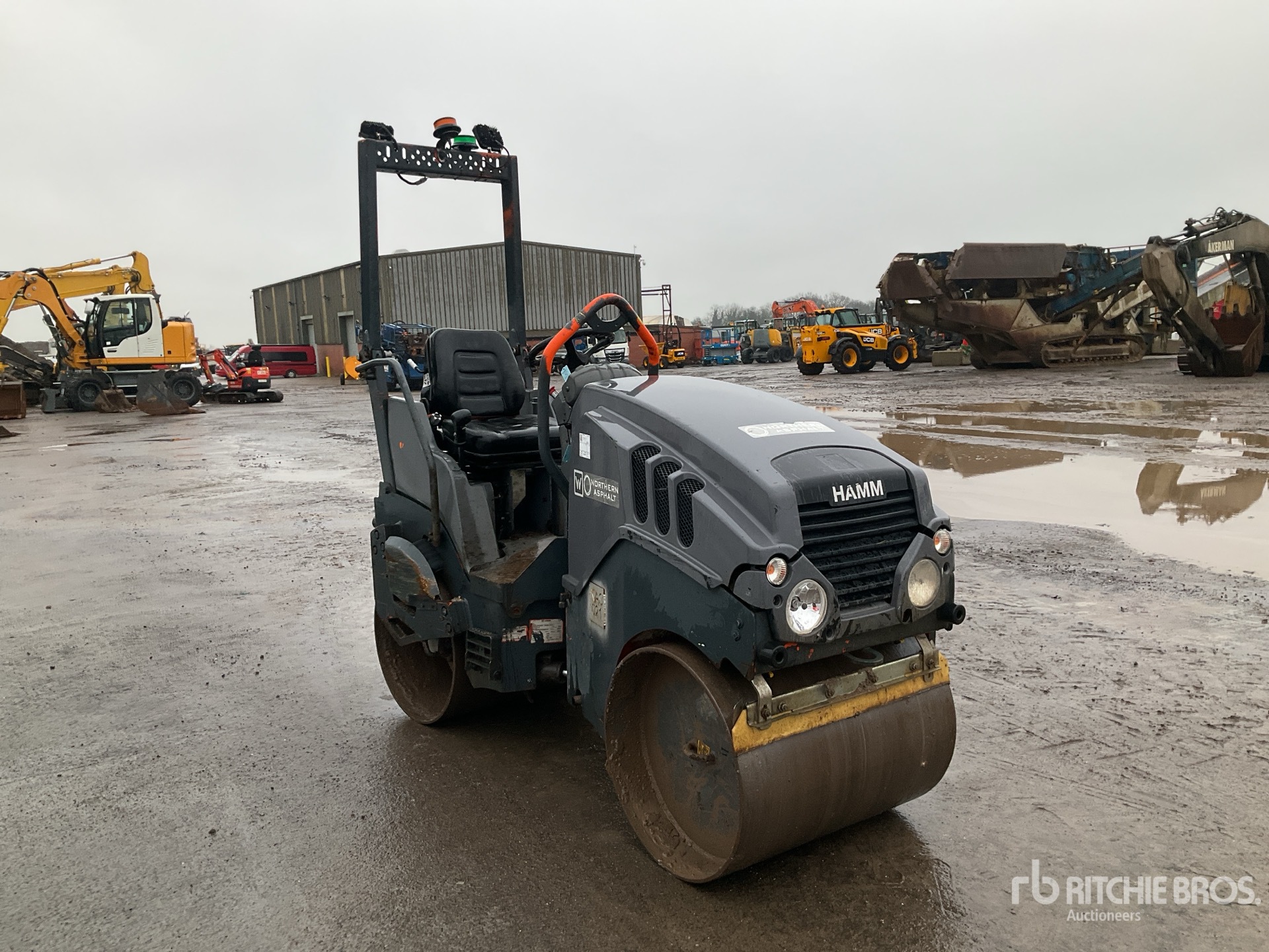 General Appearance with Bild, Ecke vorne rechts