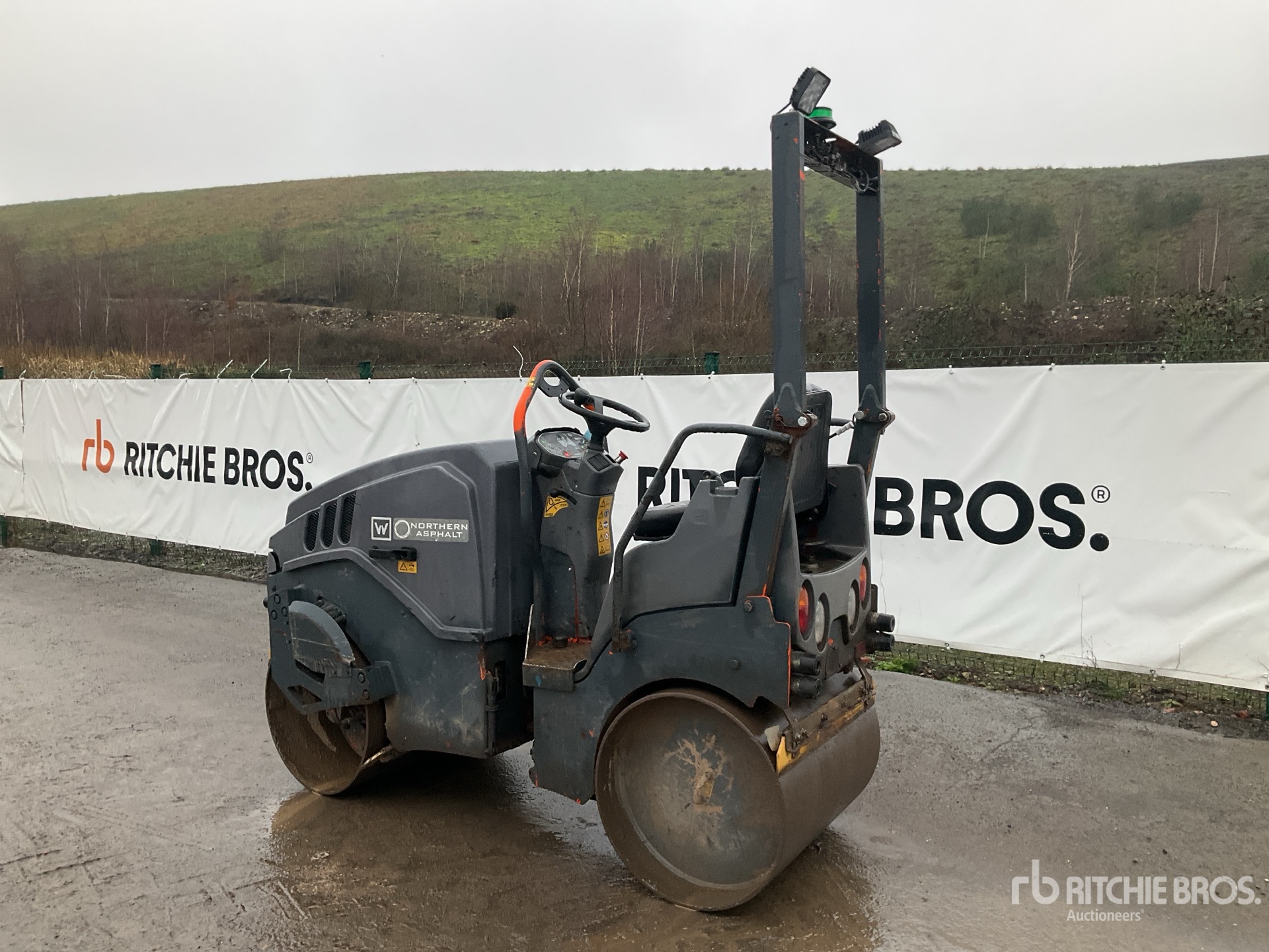 General Appearance with Bild, Ecke hinten links