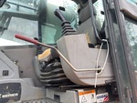 Excavator Control Station with Bedienelement-Verriegelungshebel