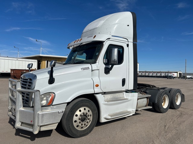 2015 Freightliner Cascadia 6x4 T/A Day Cab Truck Tractor