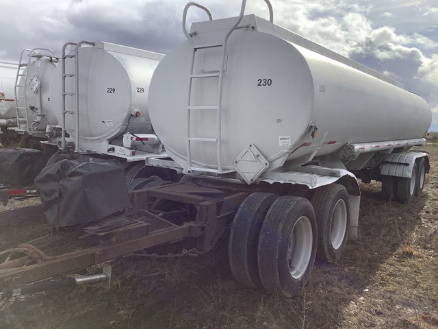 1976 Beall Quad/A Turntable Spread Axle Tanker Trailer