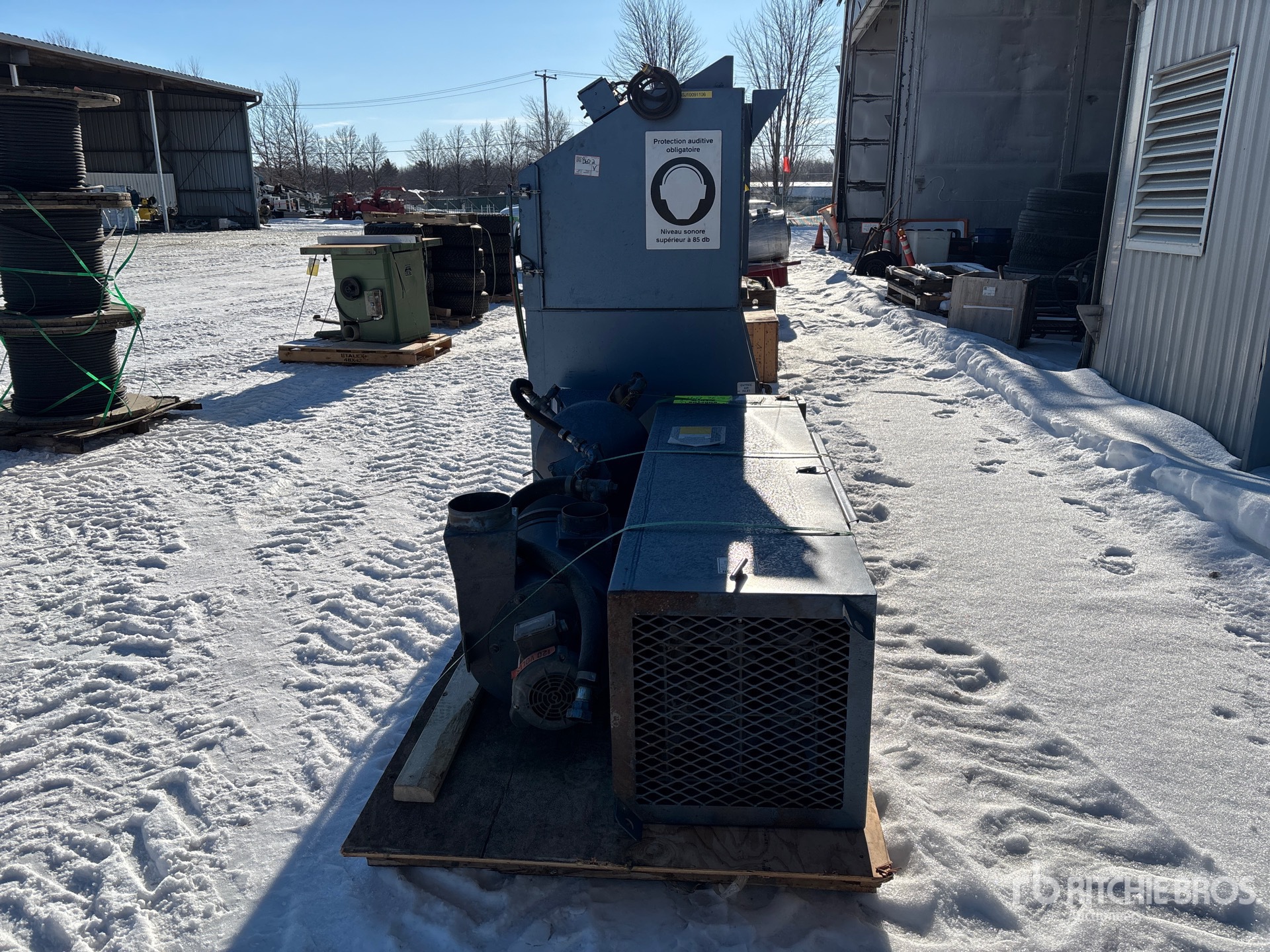 Aspect général with Image, coin arrière droit