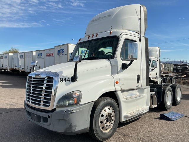 2018 Freightliner Cascadia 125 6x4 T/A Day Cab Truck Tractor