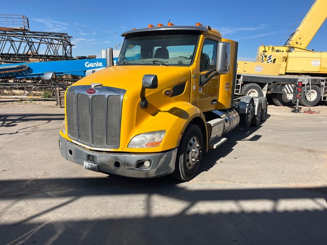 2015 Peterbilt 579 8x4 Tri/A Day Cab Truck Tractor