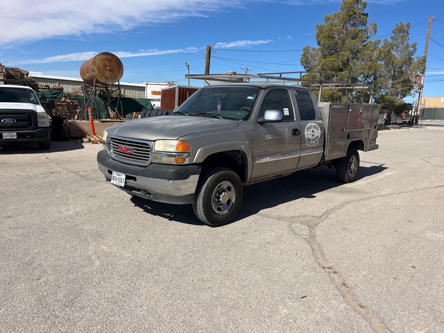2002 GMC Sierra 2500HD SLE 4x2 Extended Cab Utility Truck