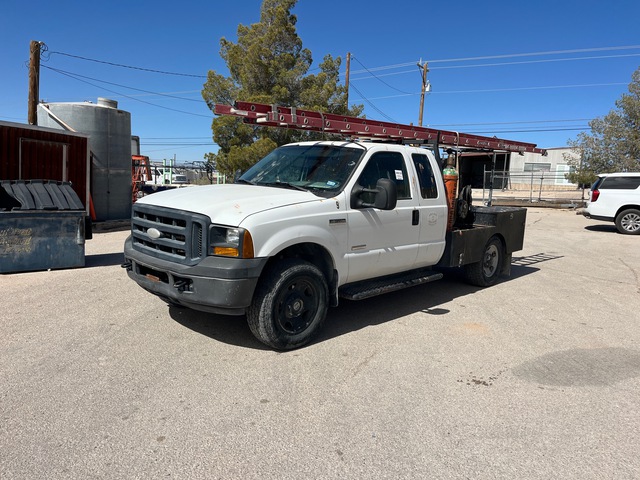 2006 Ford F-350 XL 4x4 Extended Cab Welding Truck