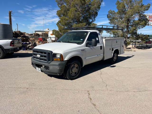 2006 Ford F-250 XL 4x2 Utility Truck