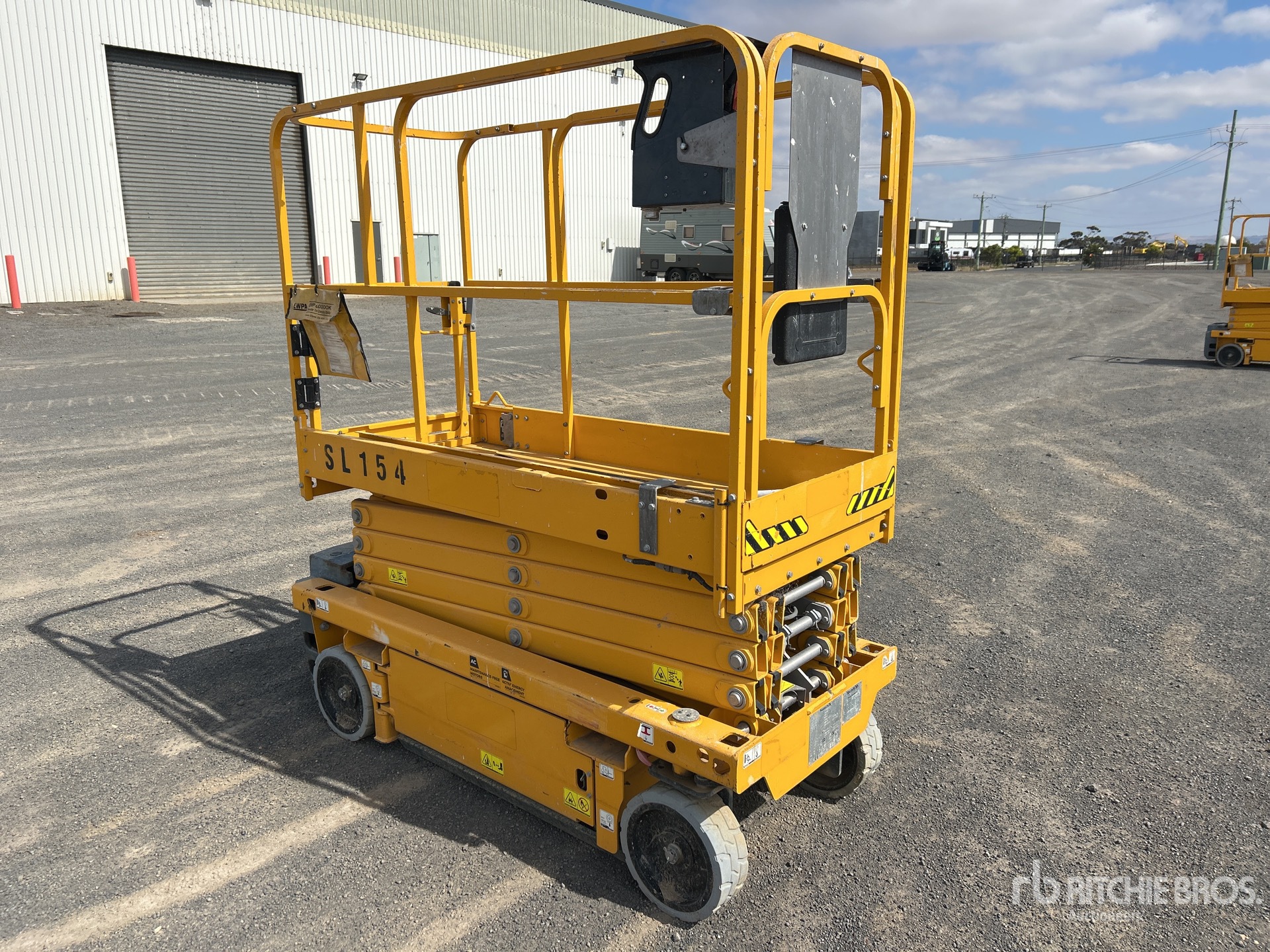 General Appearance with Picture, Right Front Corner