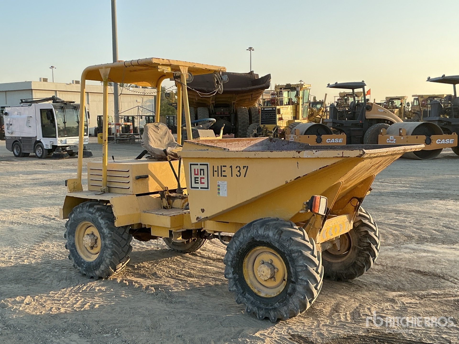 General Appearance with Bild, Ecke vorne rechts