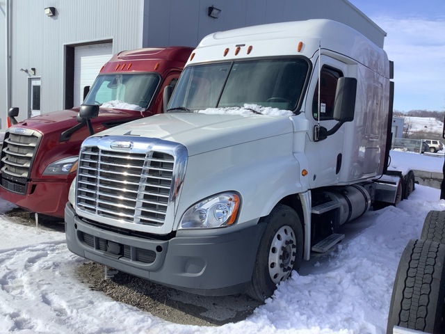 2015 Freightliner Cascadia 125 6x4 T/A Sleeper Truck Tractor