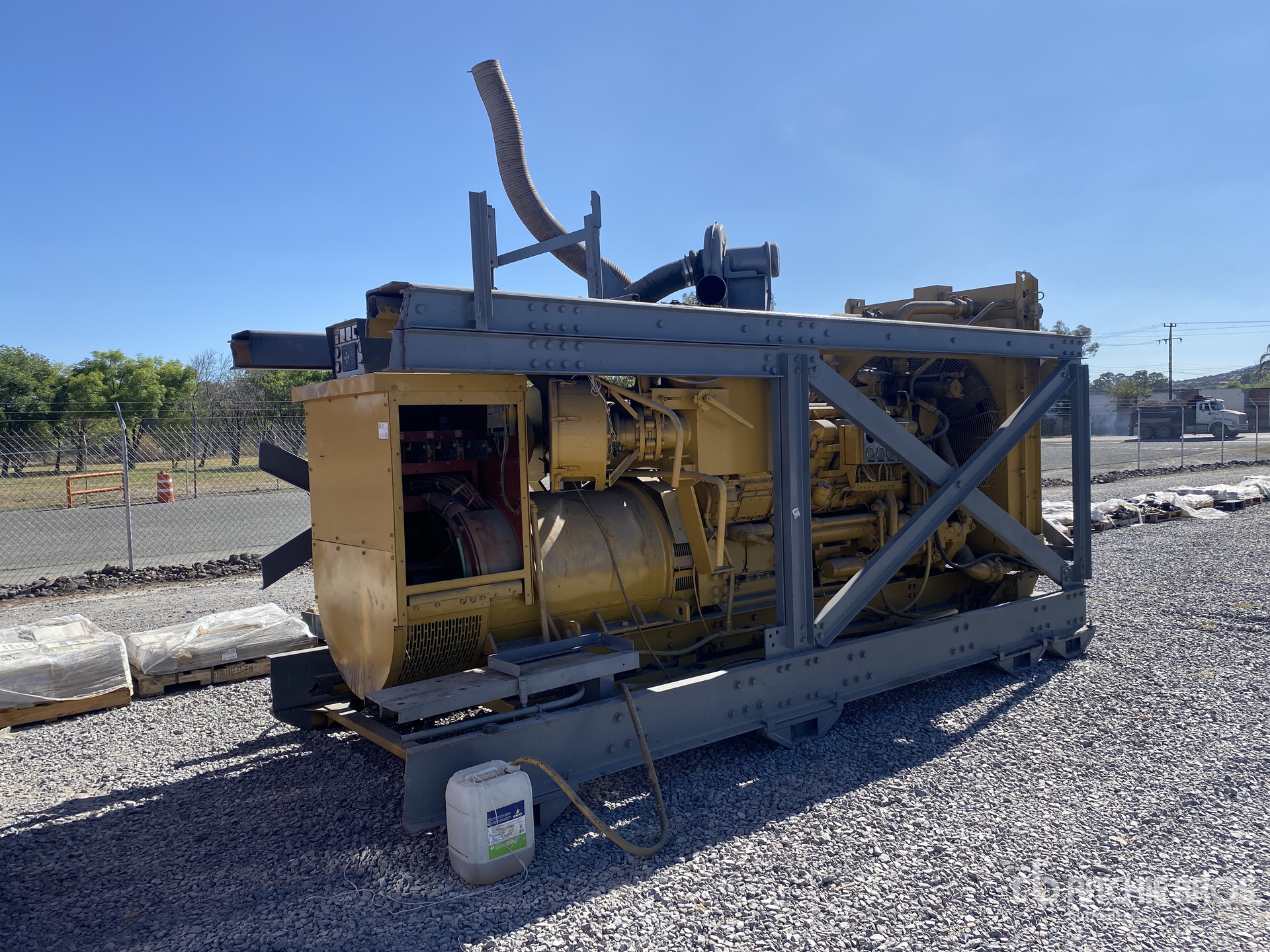 General Appearance with Foto, angolo anteriore sinistro