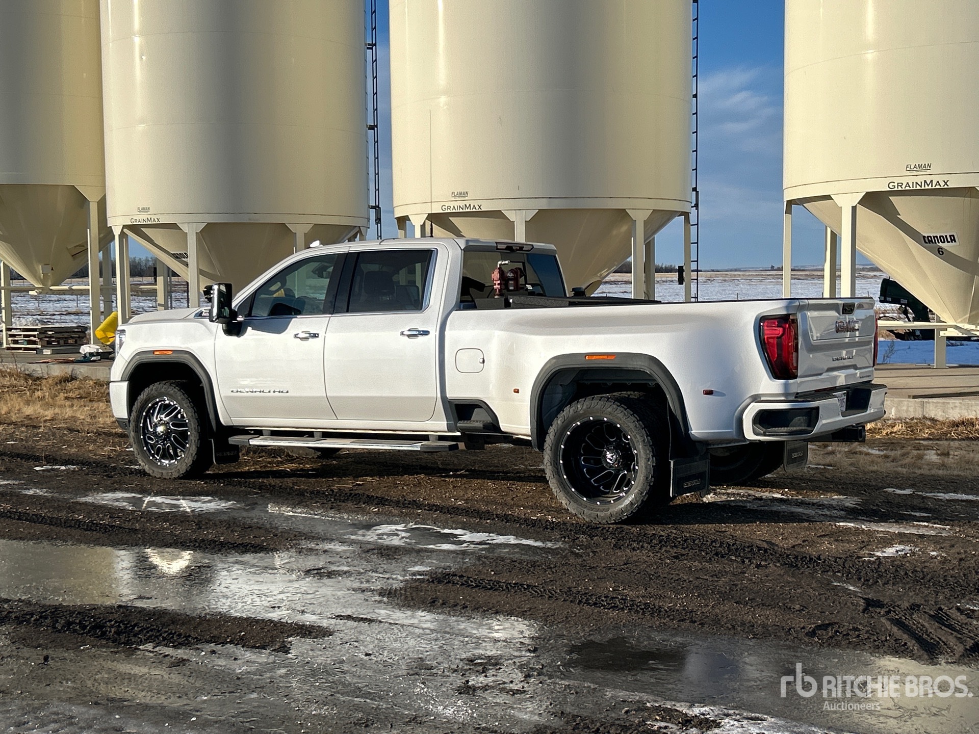 Aspect général with Image, coin arrière gauche