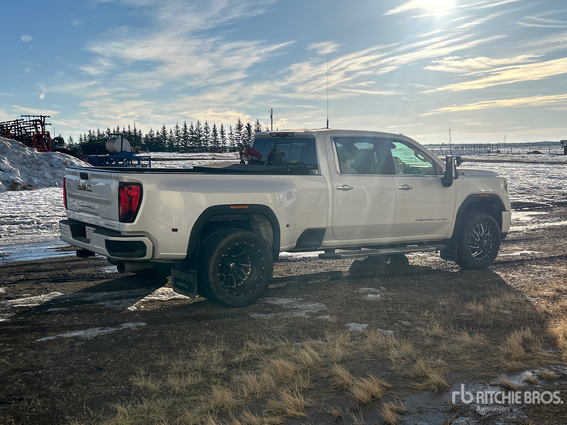 Aspect général with Image, coin arrière droit