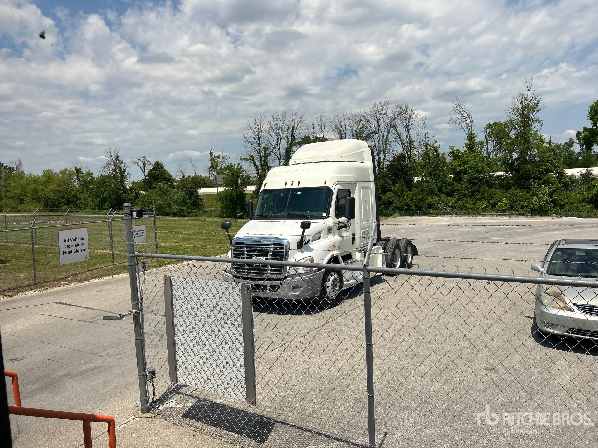 Photo of a 2015 Freightliner CASCADIA 113