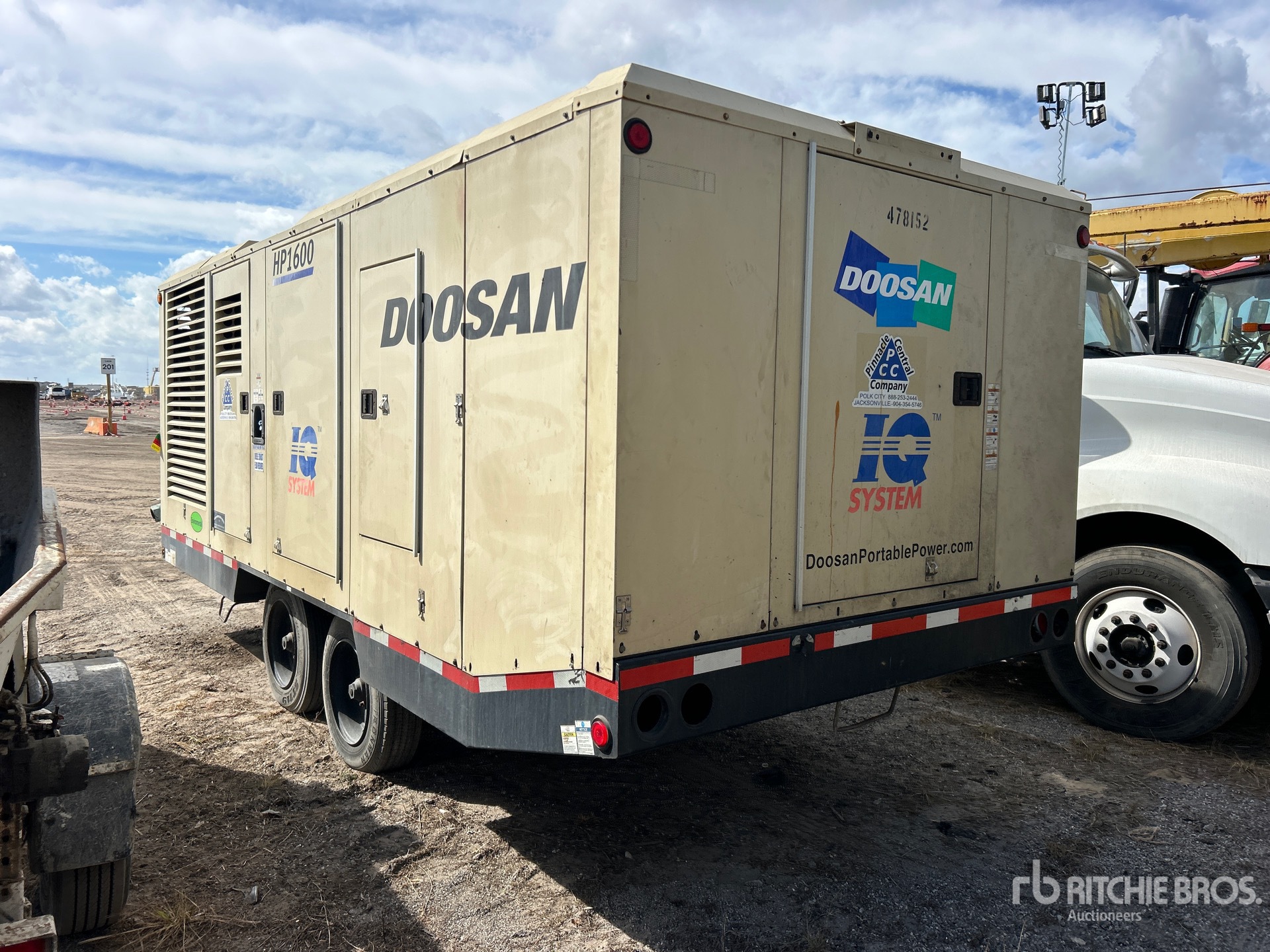 General Appearance with Bild, Ecke hinten links