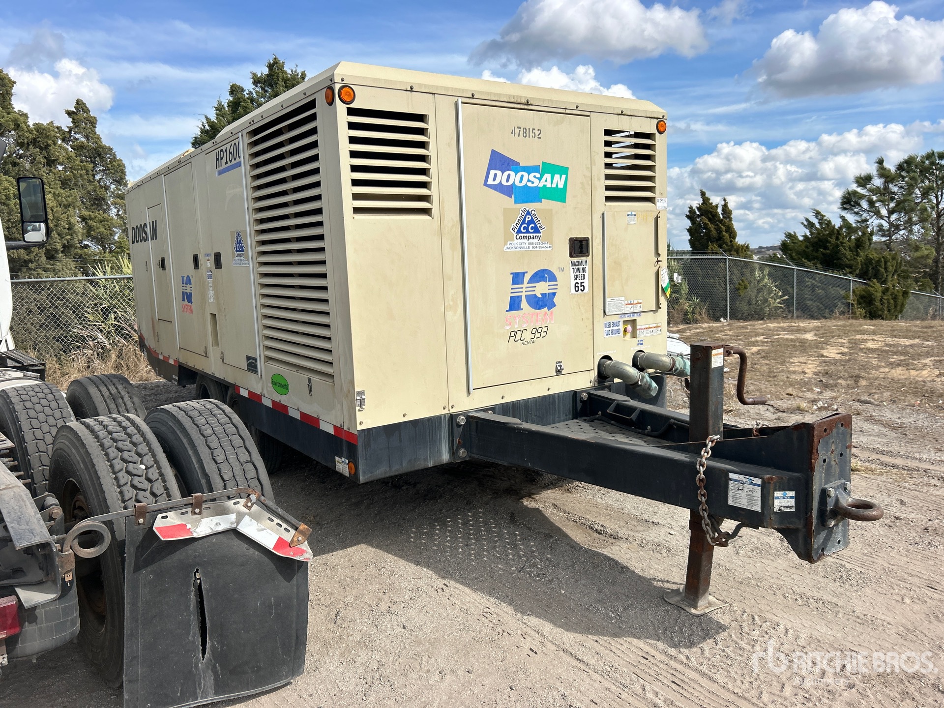 General Appearance with Bild, Ecke vorne rechts