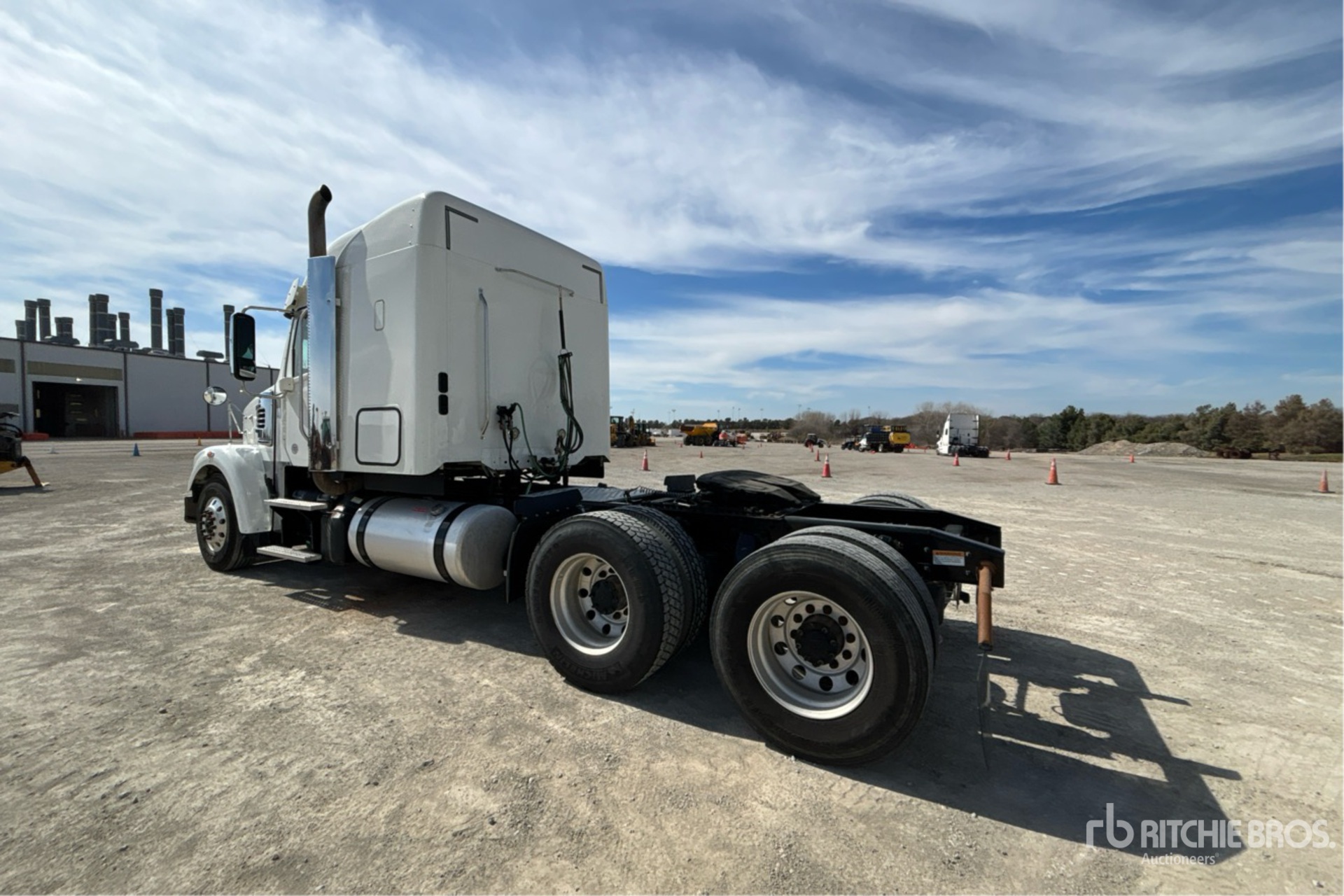 General Appearance with Foto, angolo posteriore sinistro