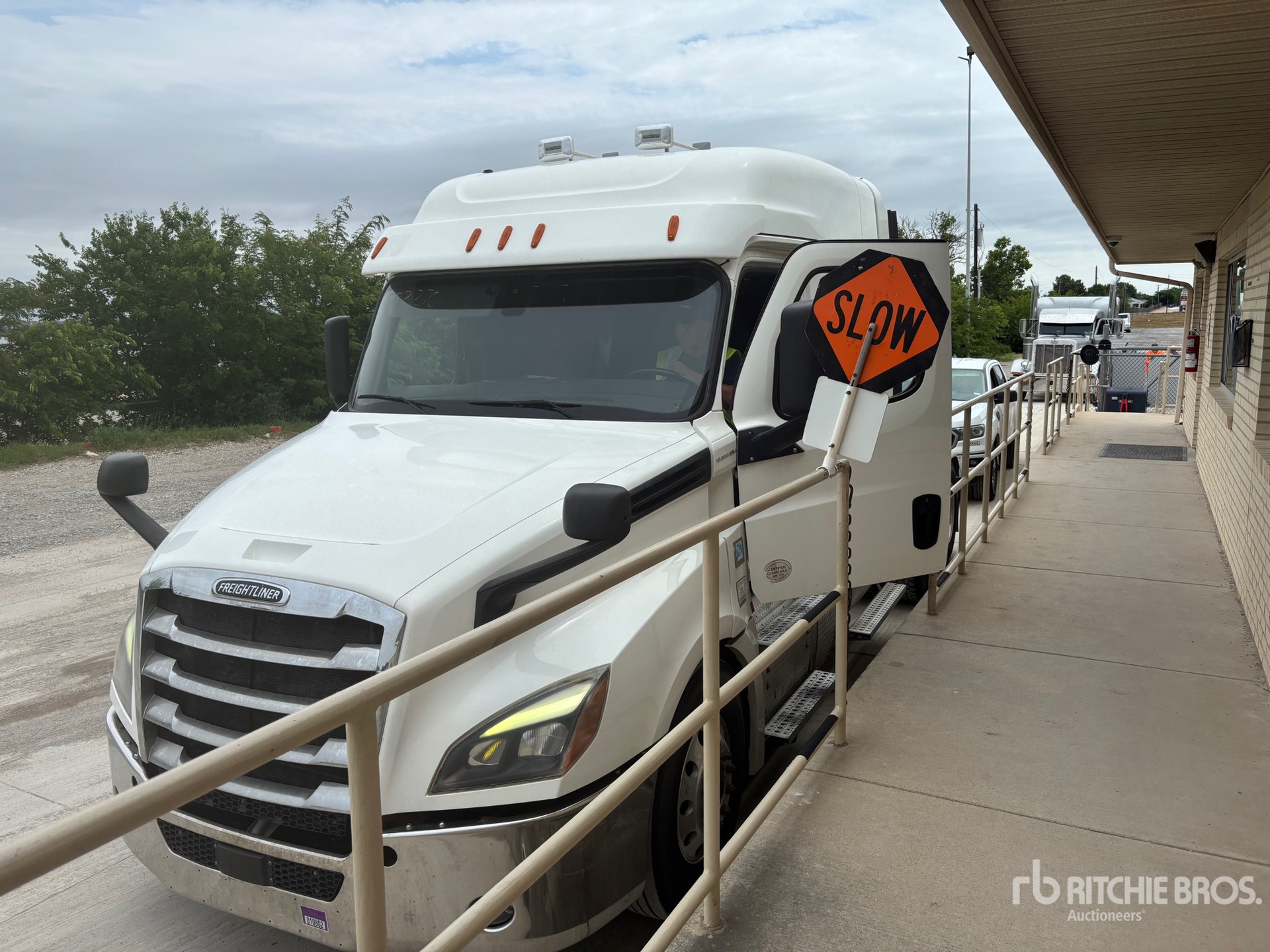 Photo of a 2020 Freightliner CASCADIA 126