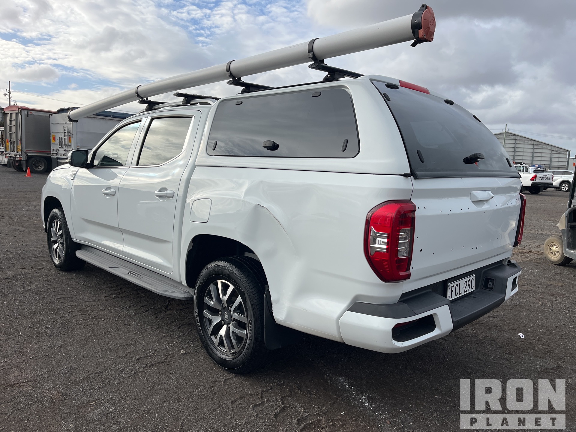 General Appearance with Picture, Right Rear Corner