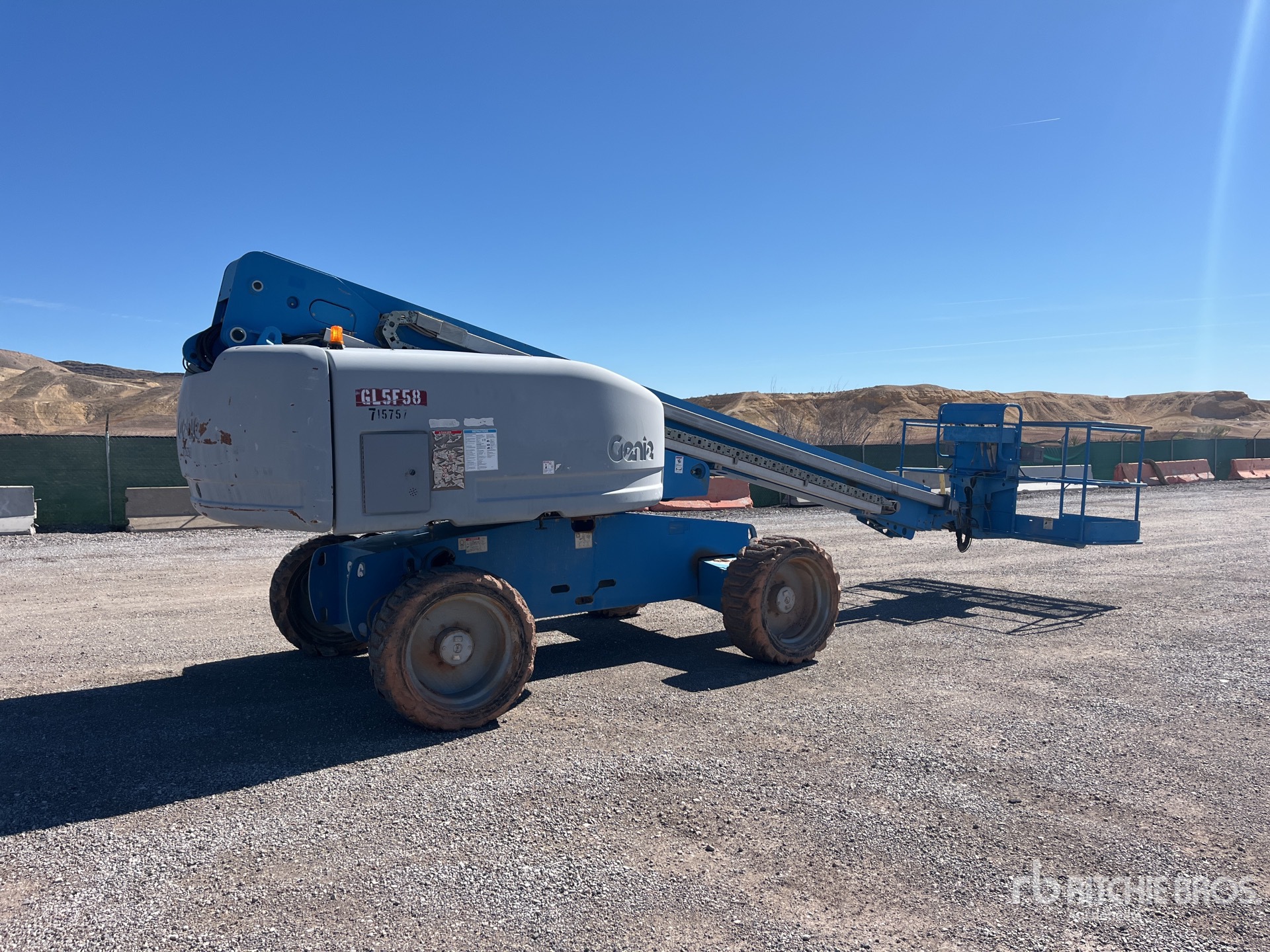 General Appearance with Foto, angolo anteriore sinistro