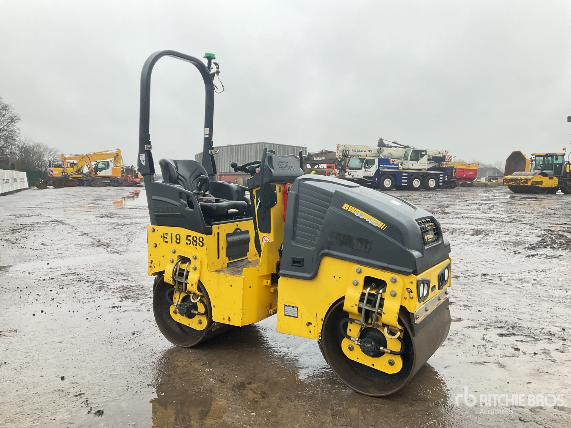 General Appearance with Bild, Ecke vorne rechts