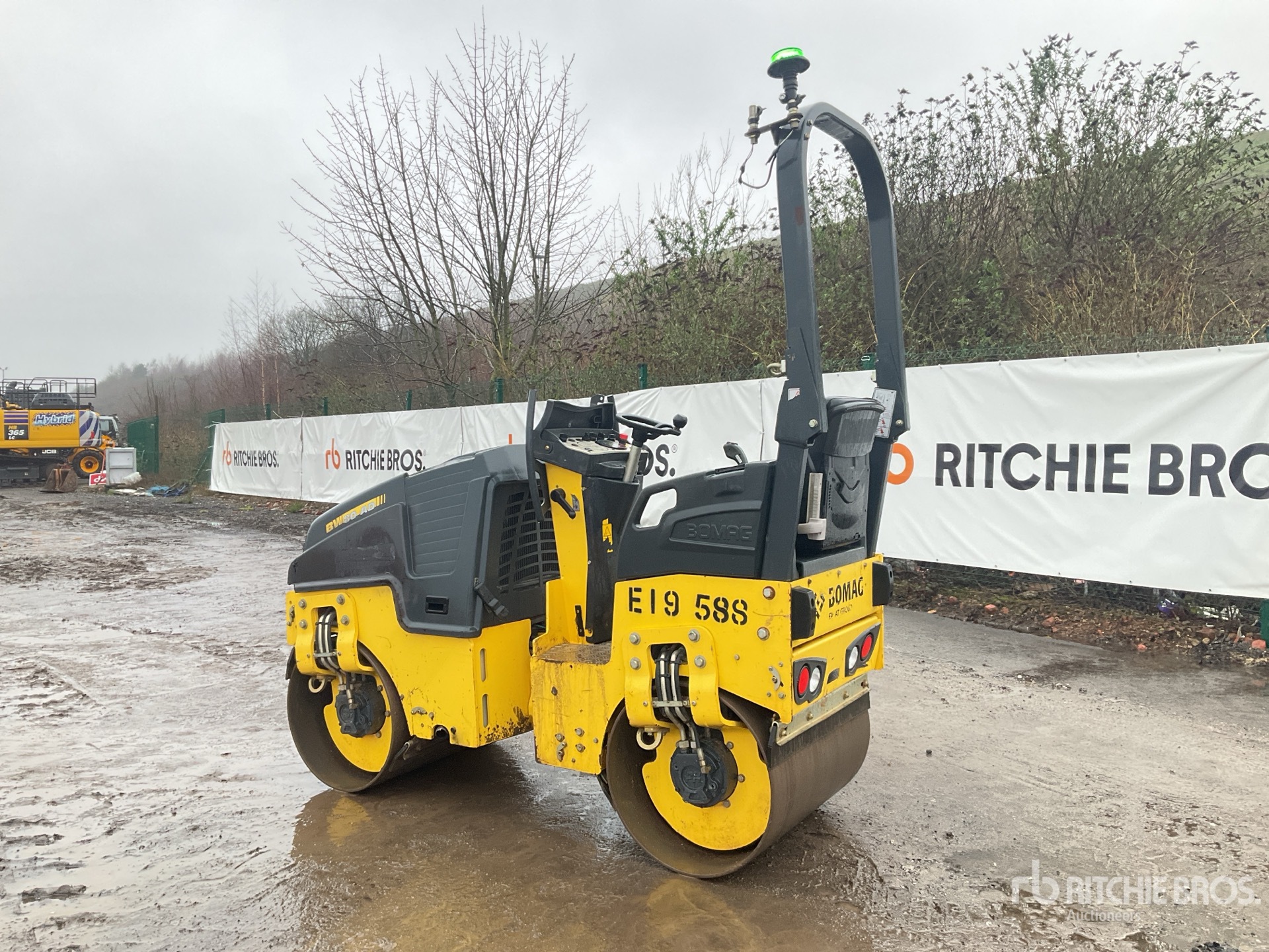 General Appearance with Bild, Ecke hinten links