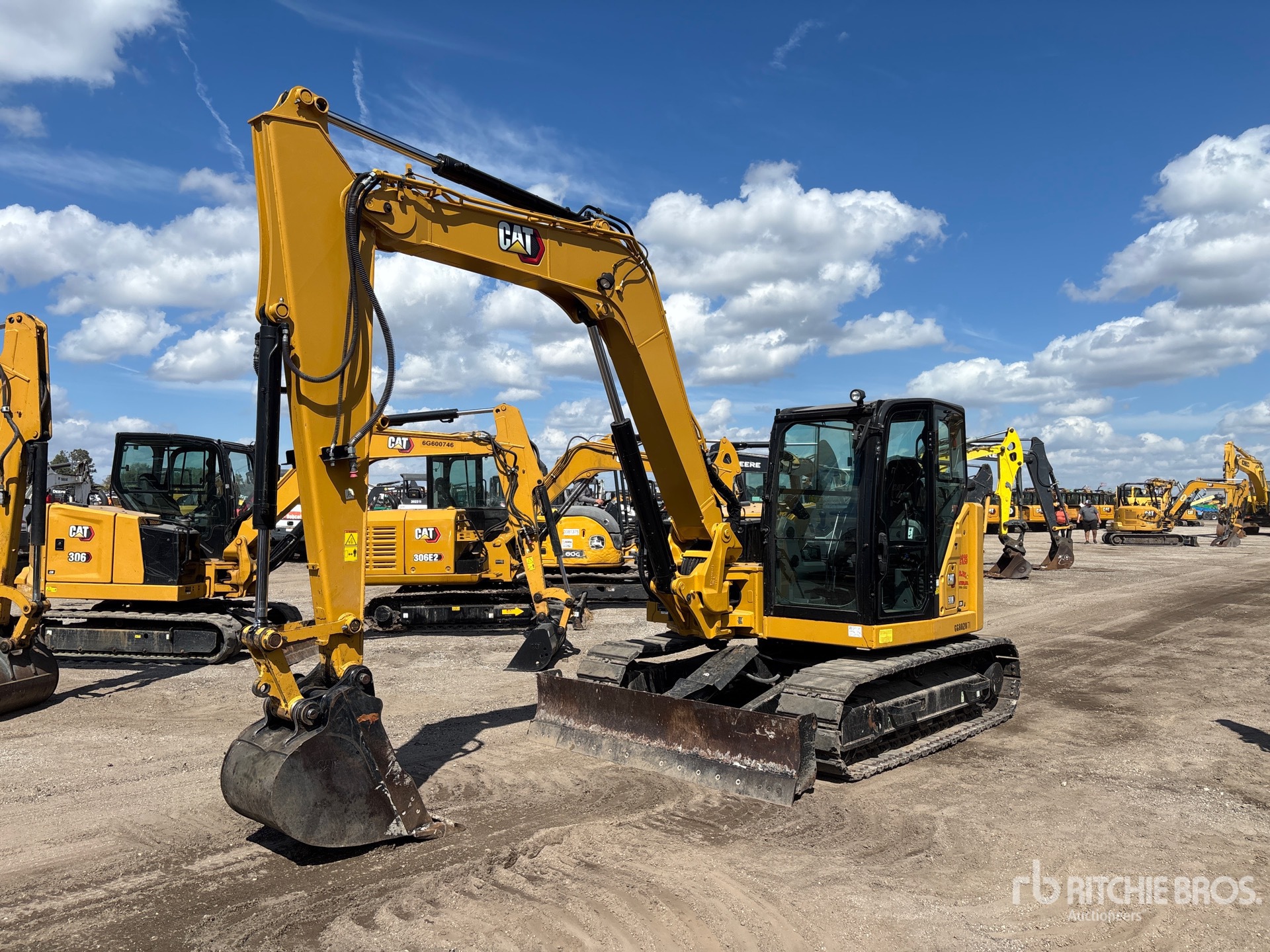 General Appearance with Bild, Ecke vorne links