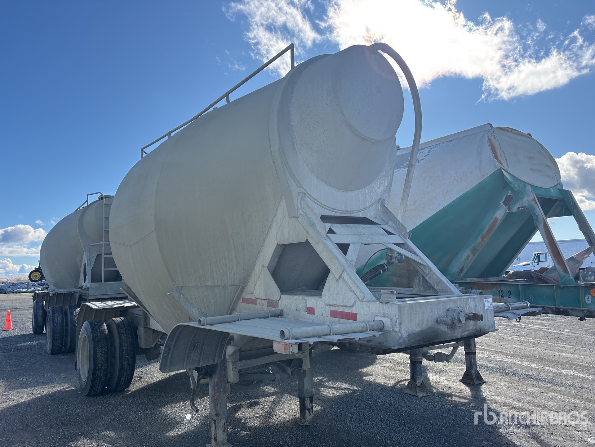 General Appearance with Image, coin avant droit