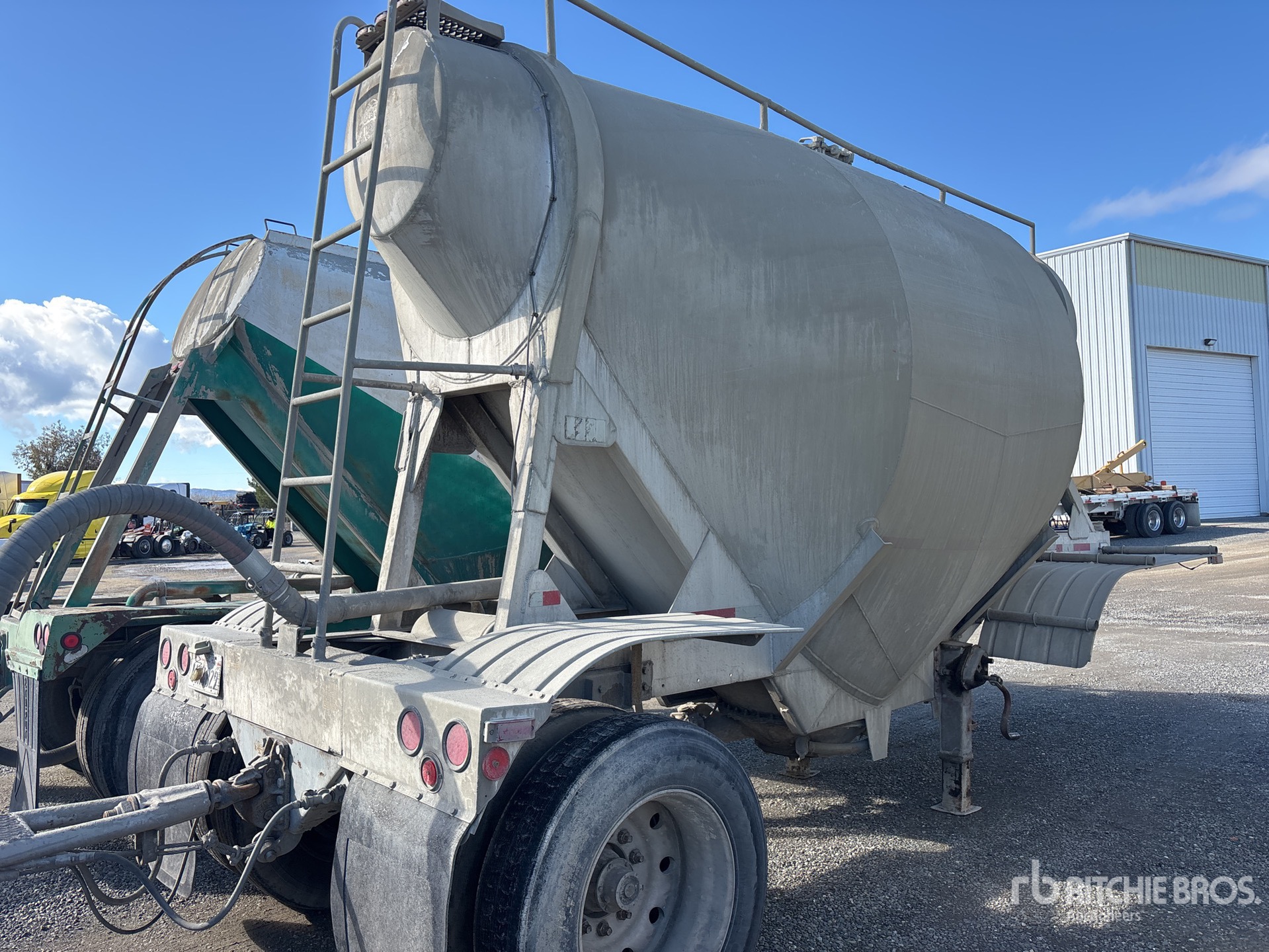 General Appearance with Image, coin arrière droit