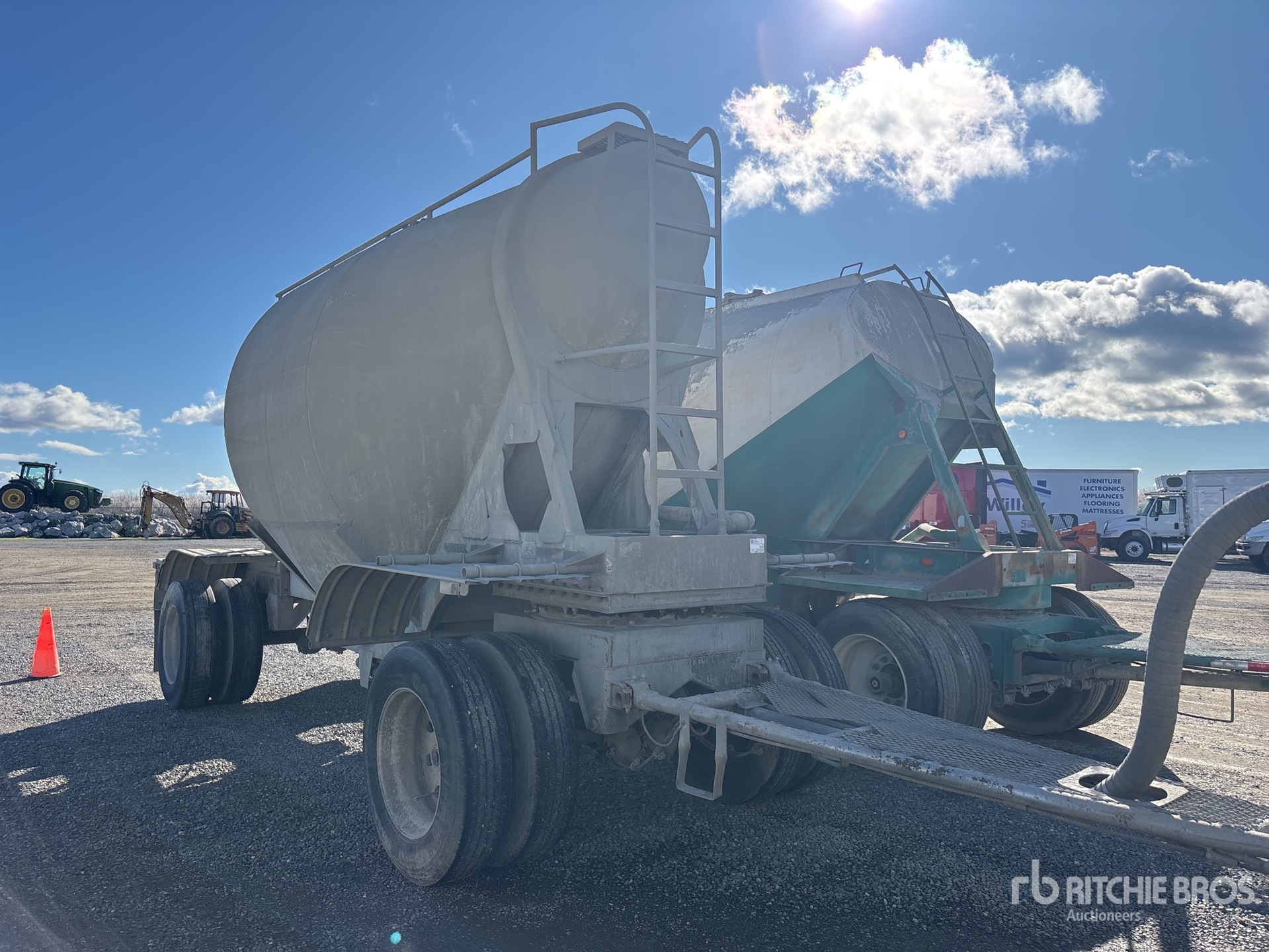 General Appearance with Image, coin avant droit