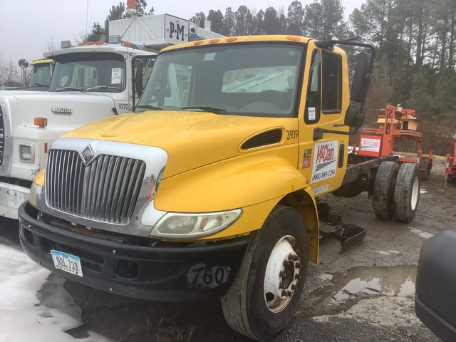 2006 International 4300 4x2 Cab and Chassis 2006 International 4300 4x2 Cab and Chassis
