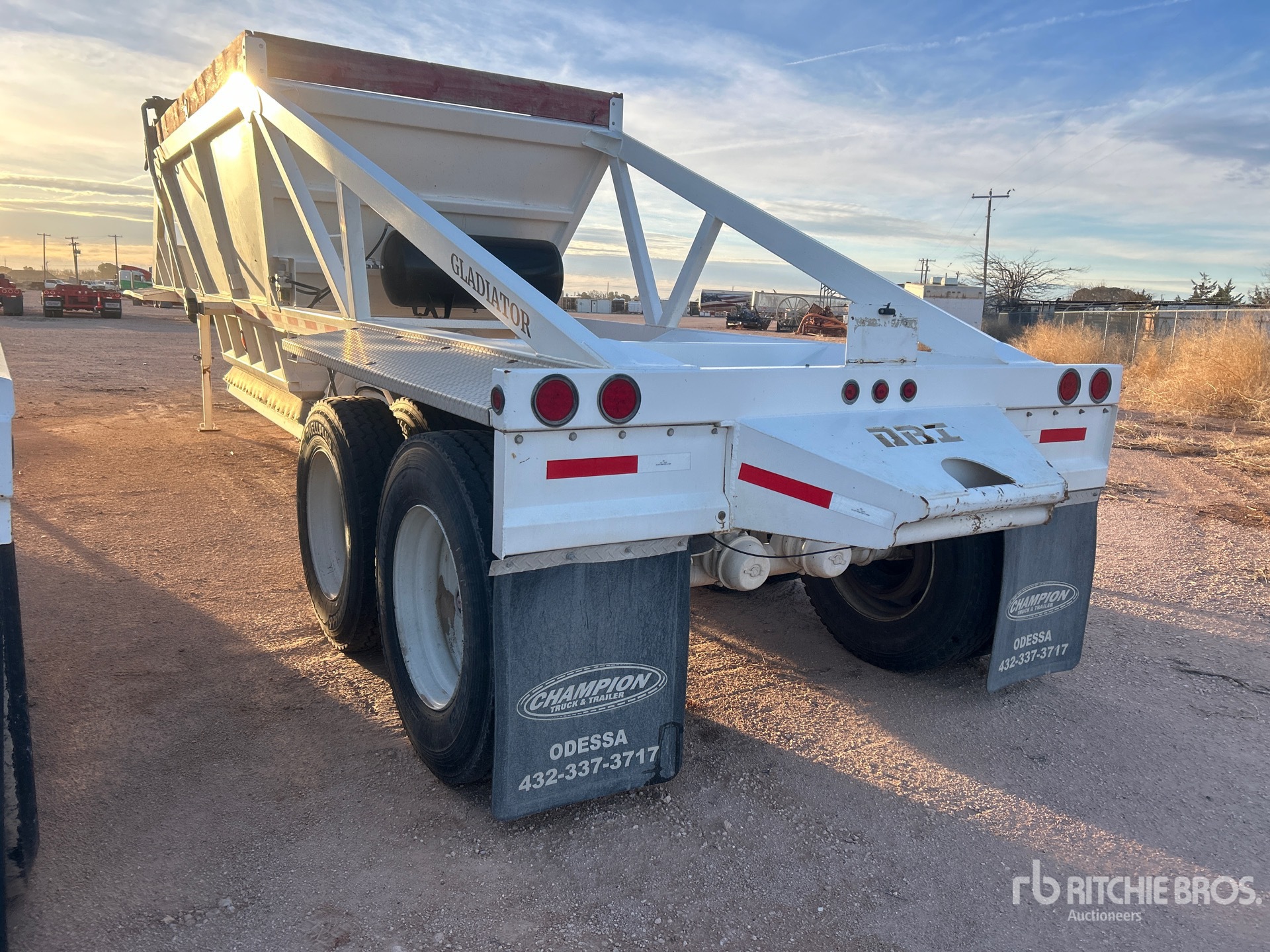 General Appearance with Bild, Ecke hinten links