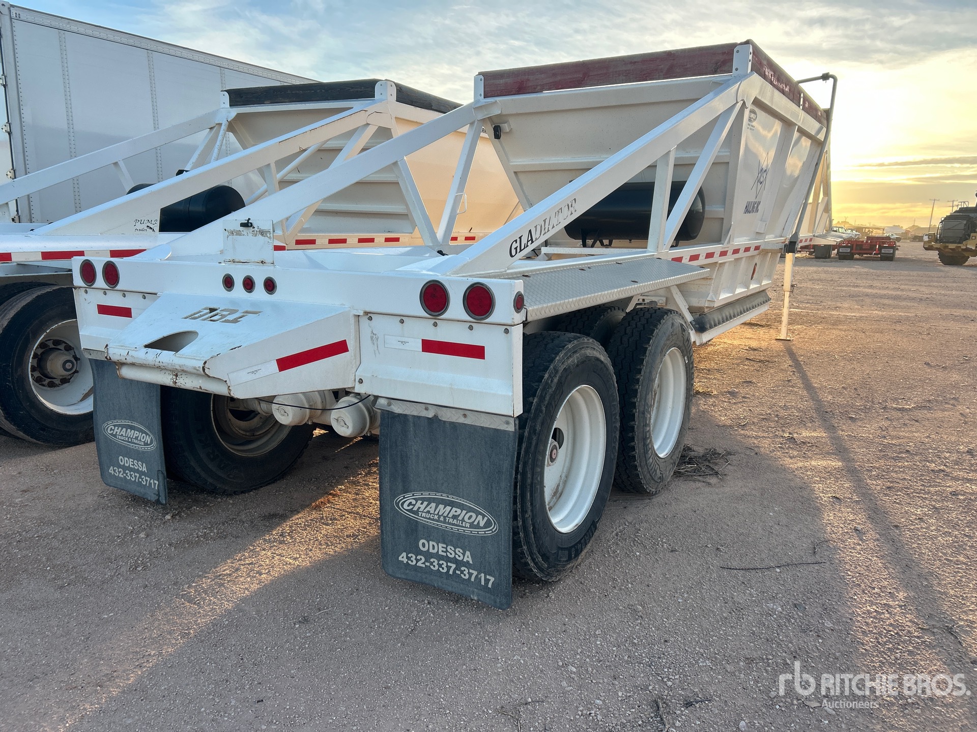 General Appearance with Bild, Ecke hinten rechts