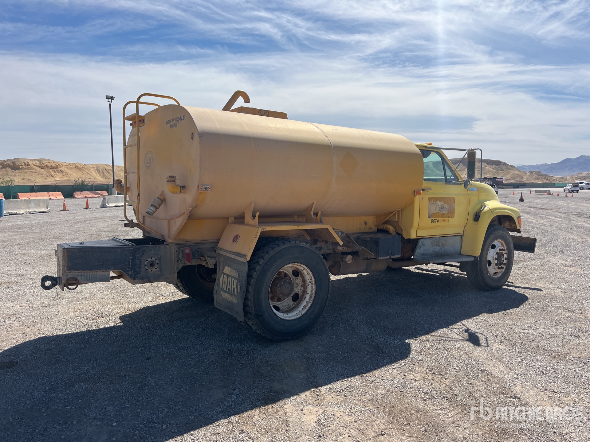 General Appearance with Bild, Ecke hinten rechts