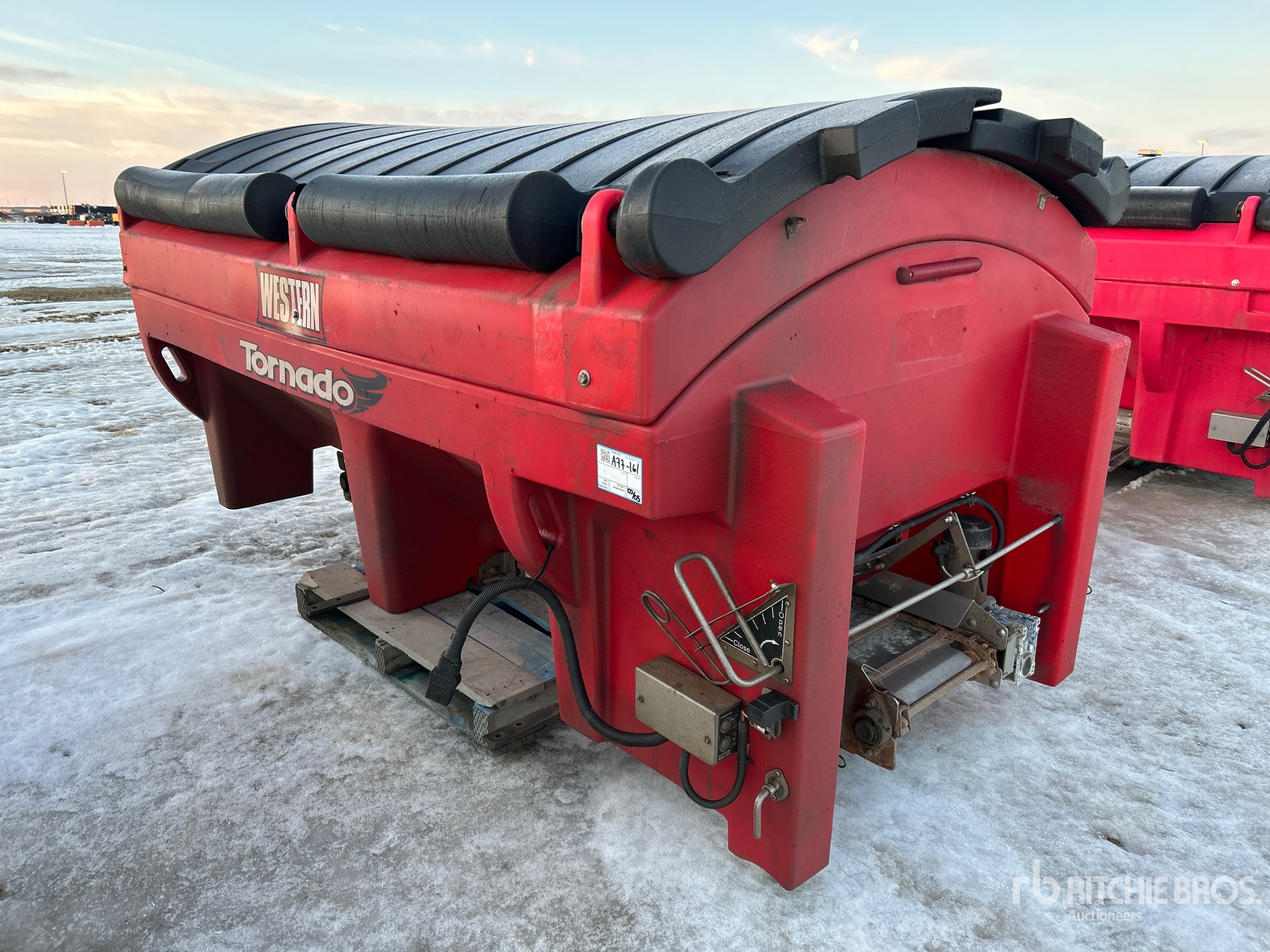 General Appearance with Bild, Ecke vorne rechts