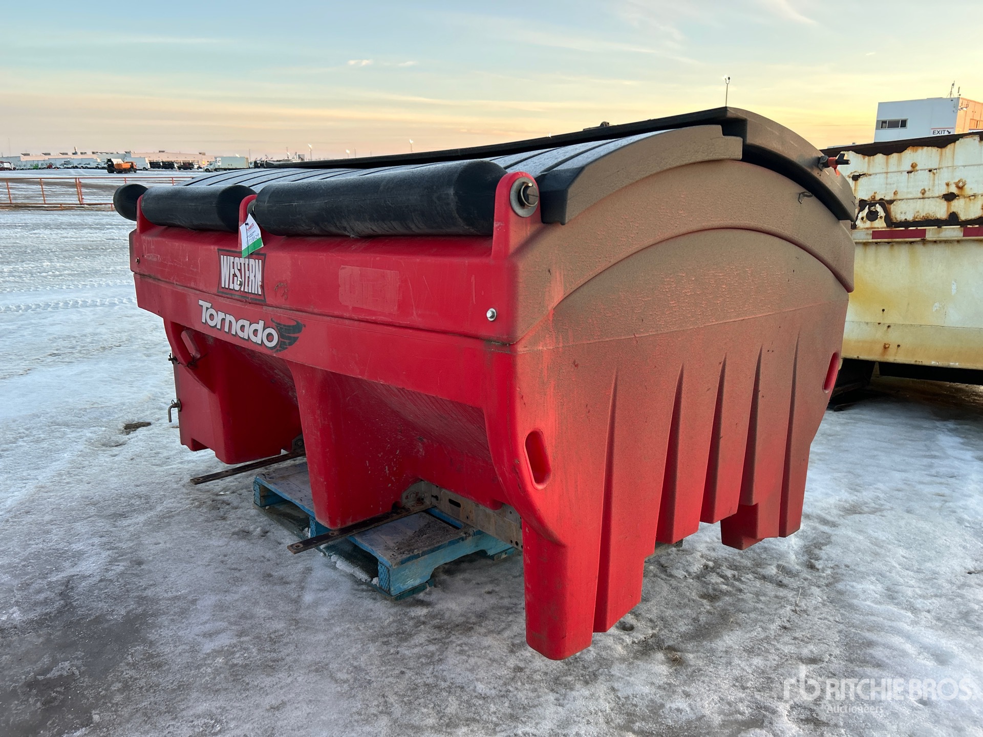 General Appearance with Bild, Ecke hinten links