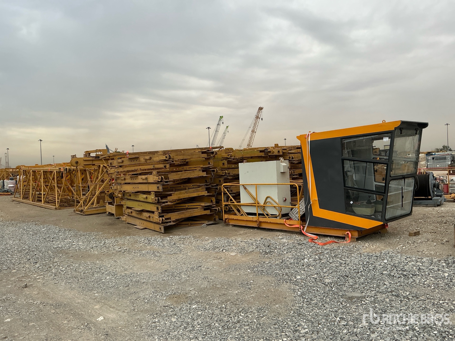 General Appearance with Bild, Ecke vorne links