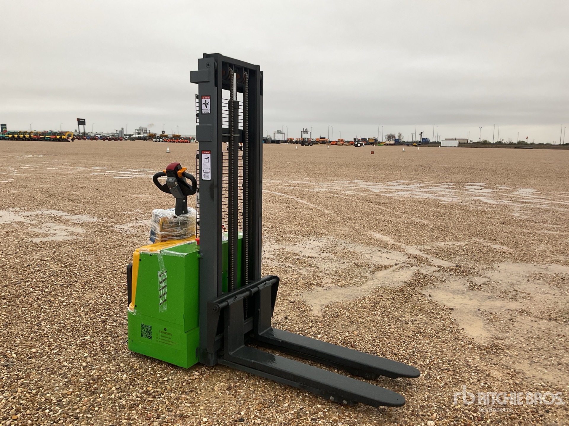 General Appearance with Picture, Right Front Corner