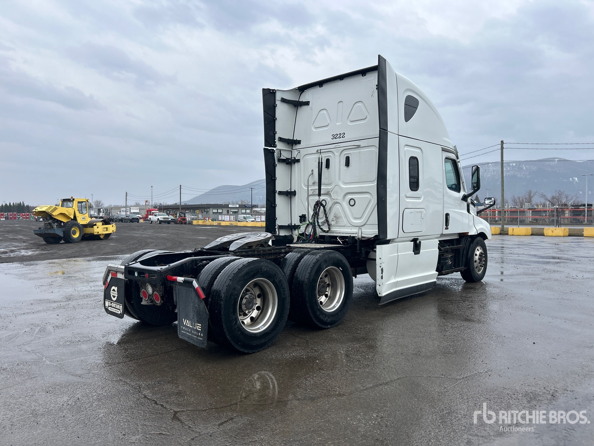2022 Freightliner CASCADIA 126