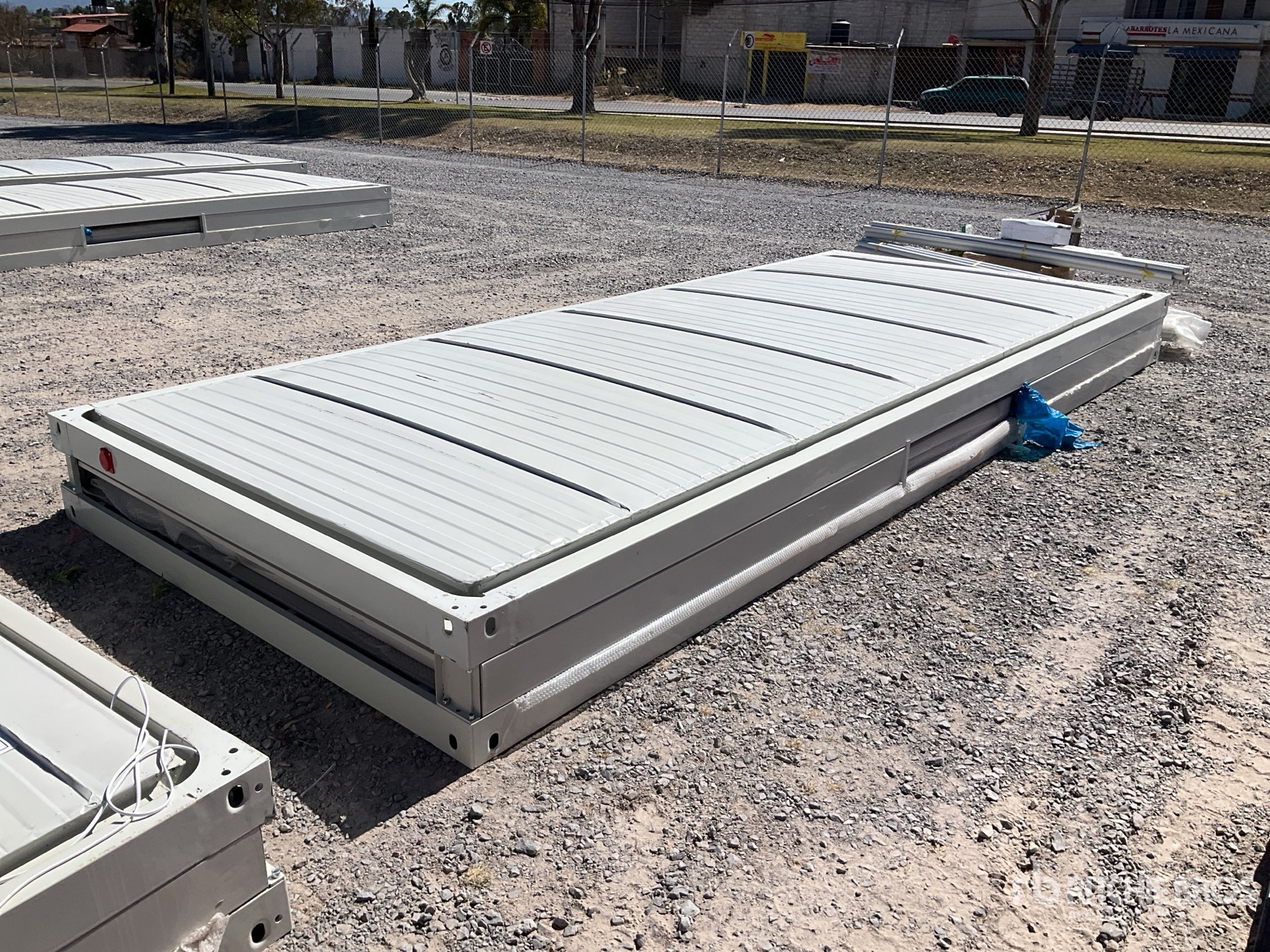 General Appearance with Image, coin arrière droit