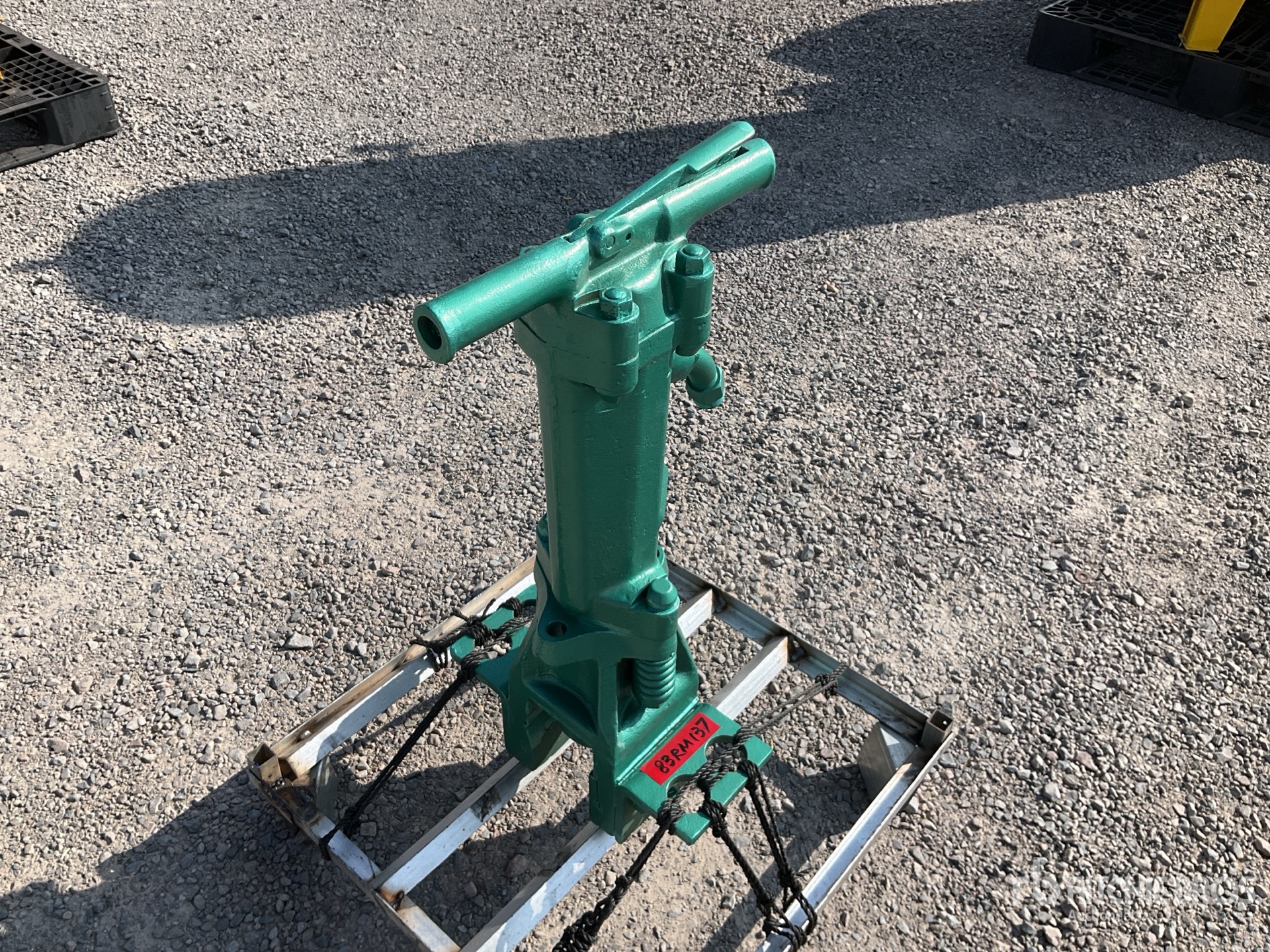 General Appearance with Bild, Ecke hinten links