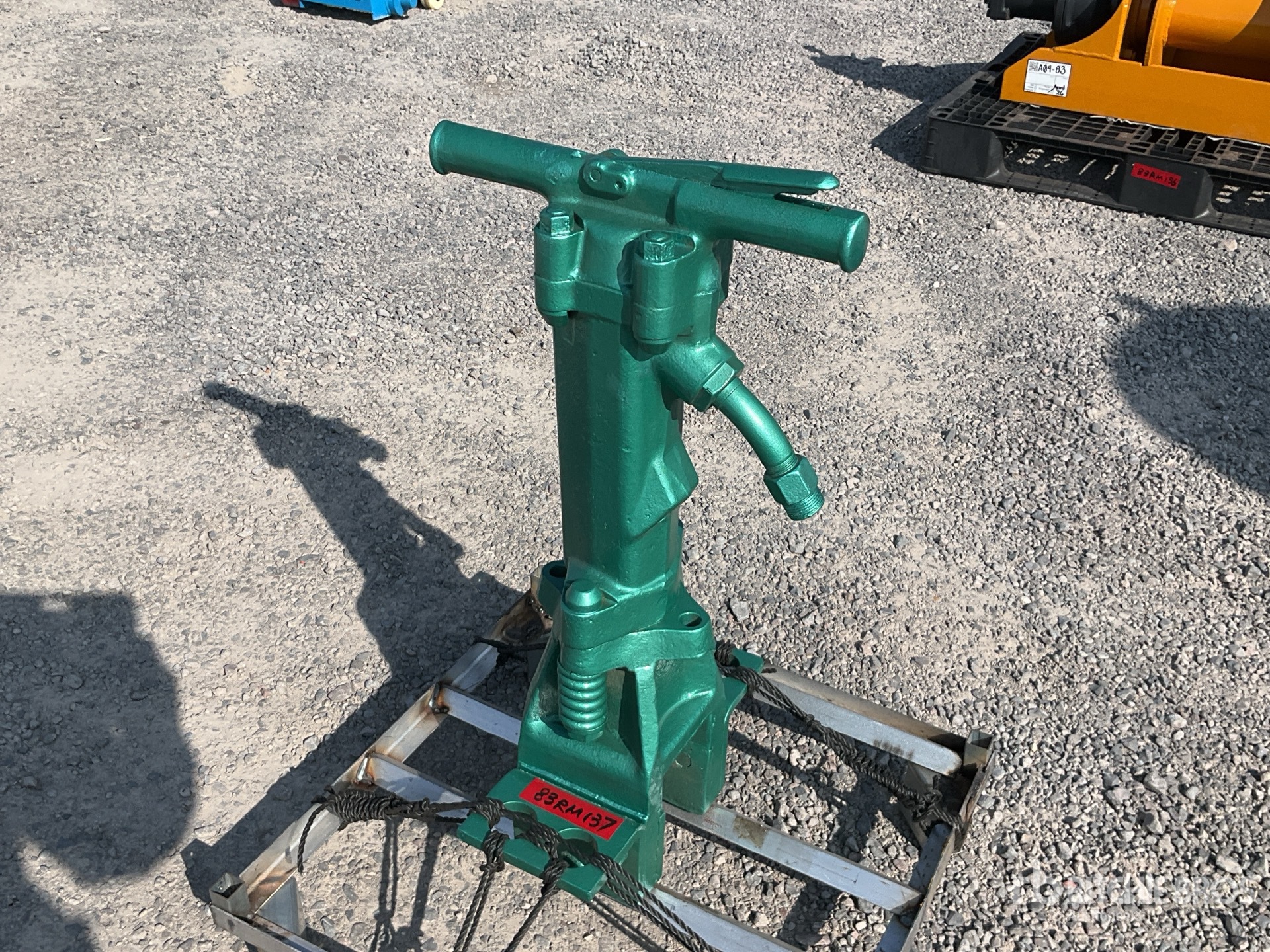 General Appearance with Bild, Ecke hinten rechts