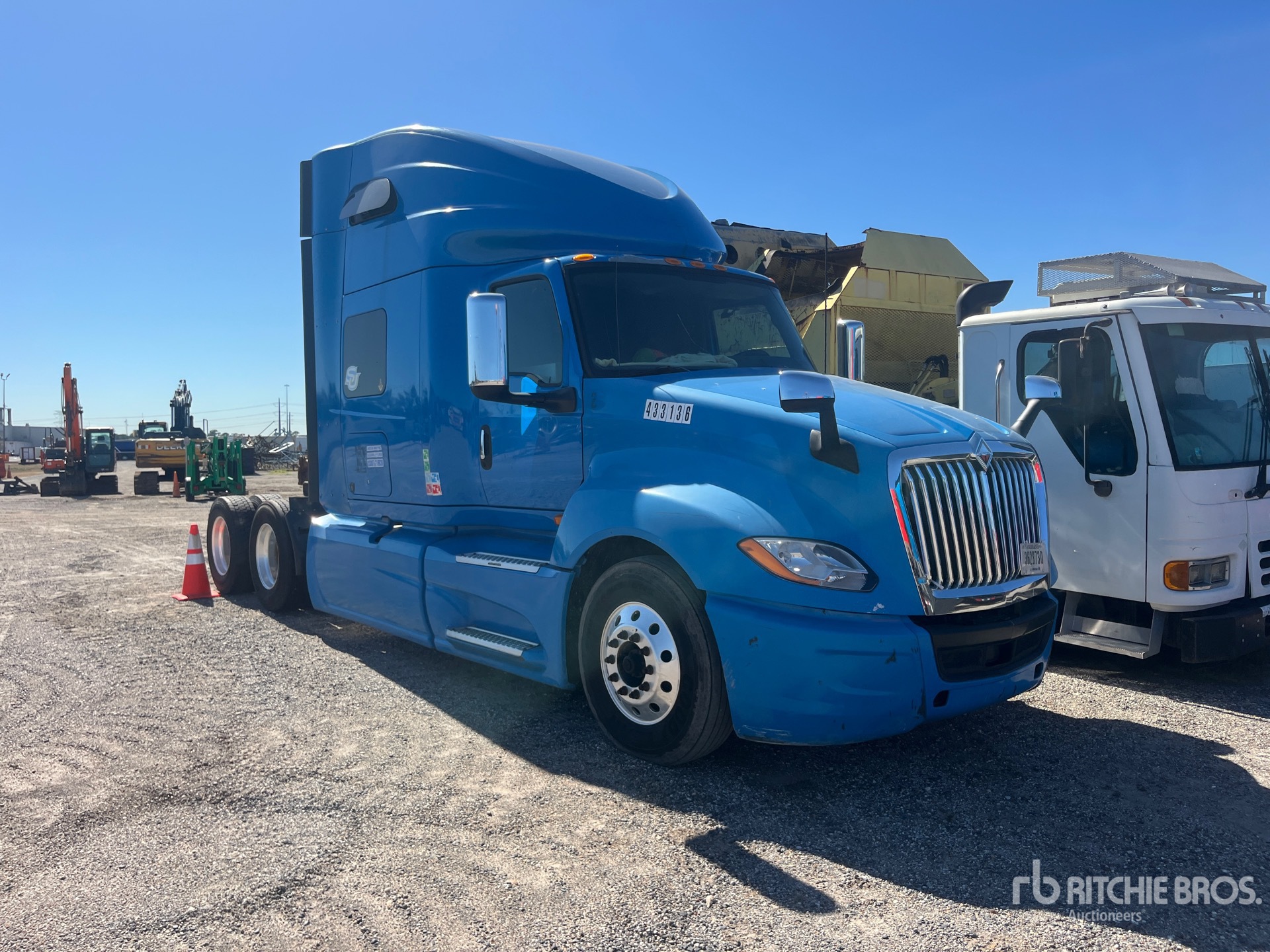 General Appearance with Picture, Right Front Corner