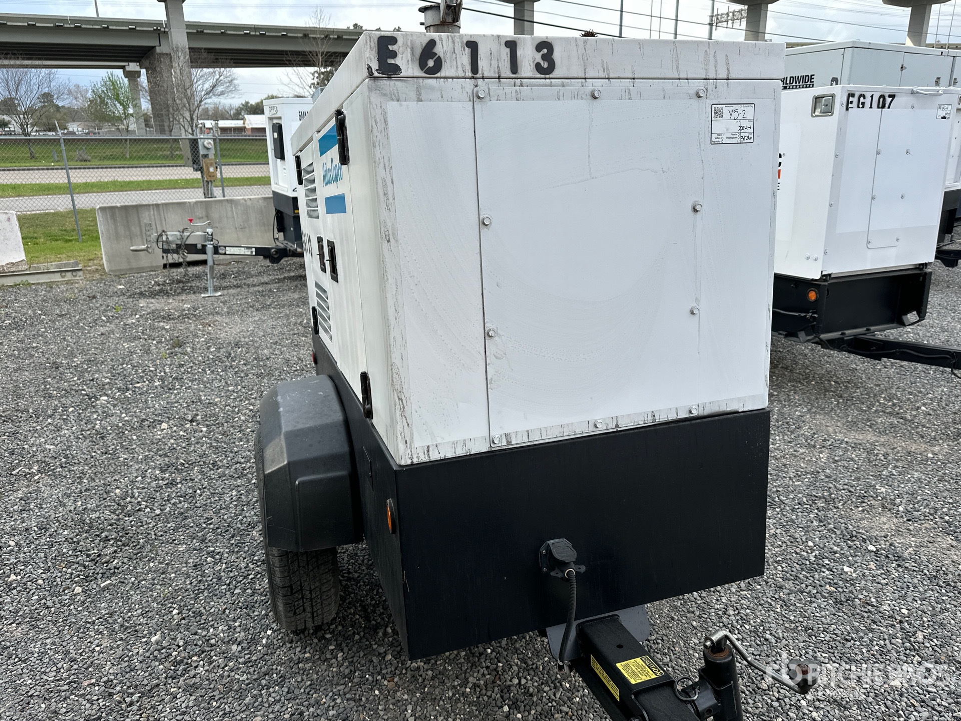 General Appearance with Foto, angolo anteriore destro