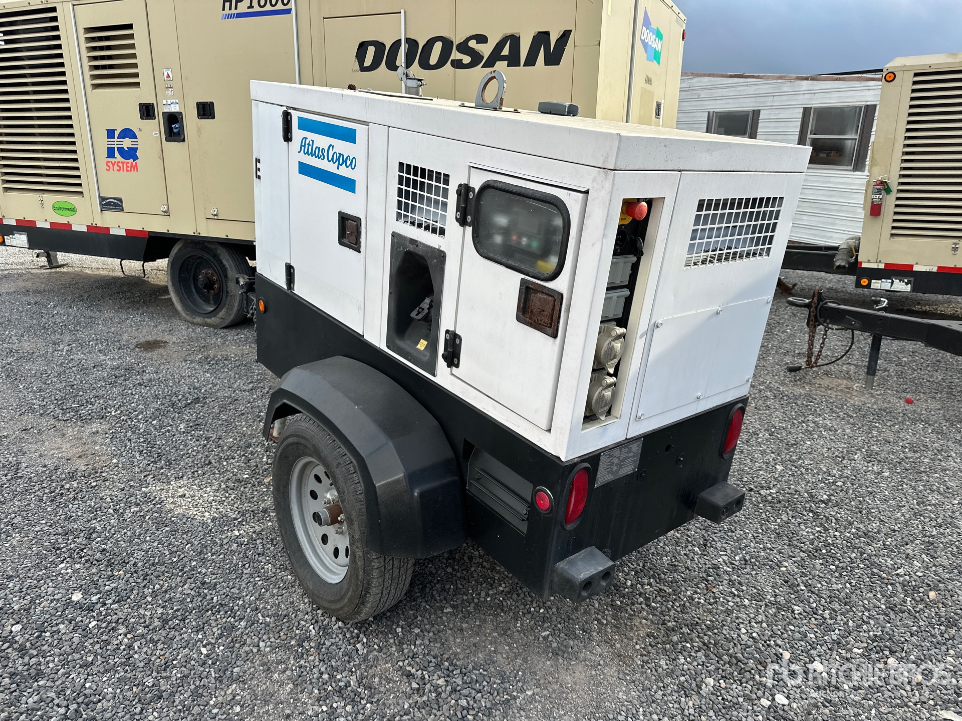 General Appearance with Foto, angolo posteriore sinistro