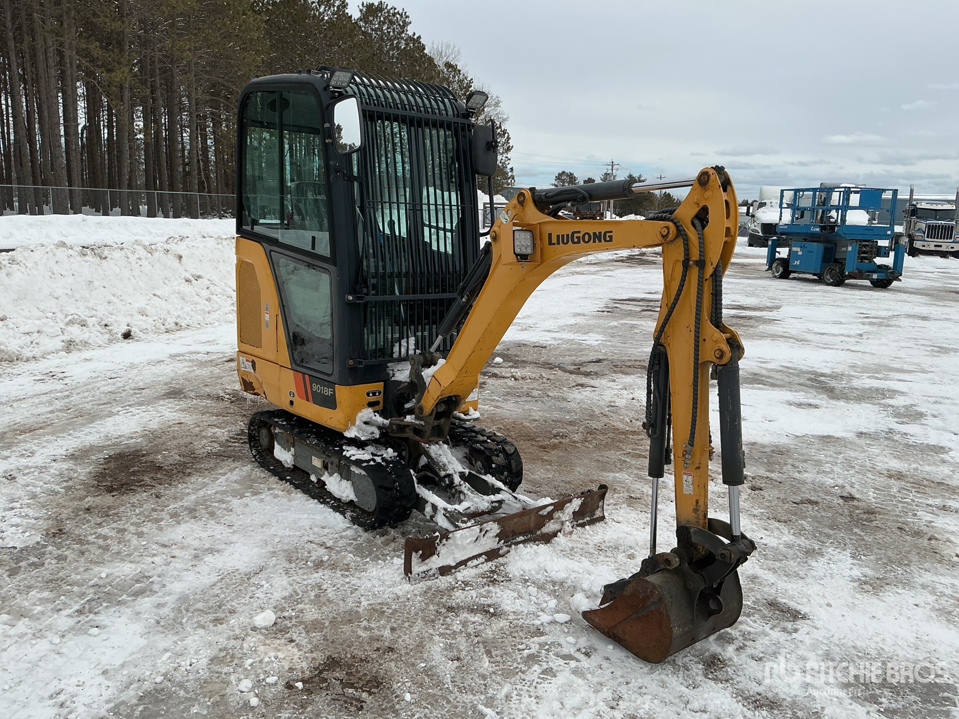 General Appearance with Picture, Right Front Corner