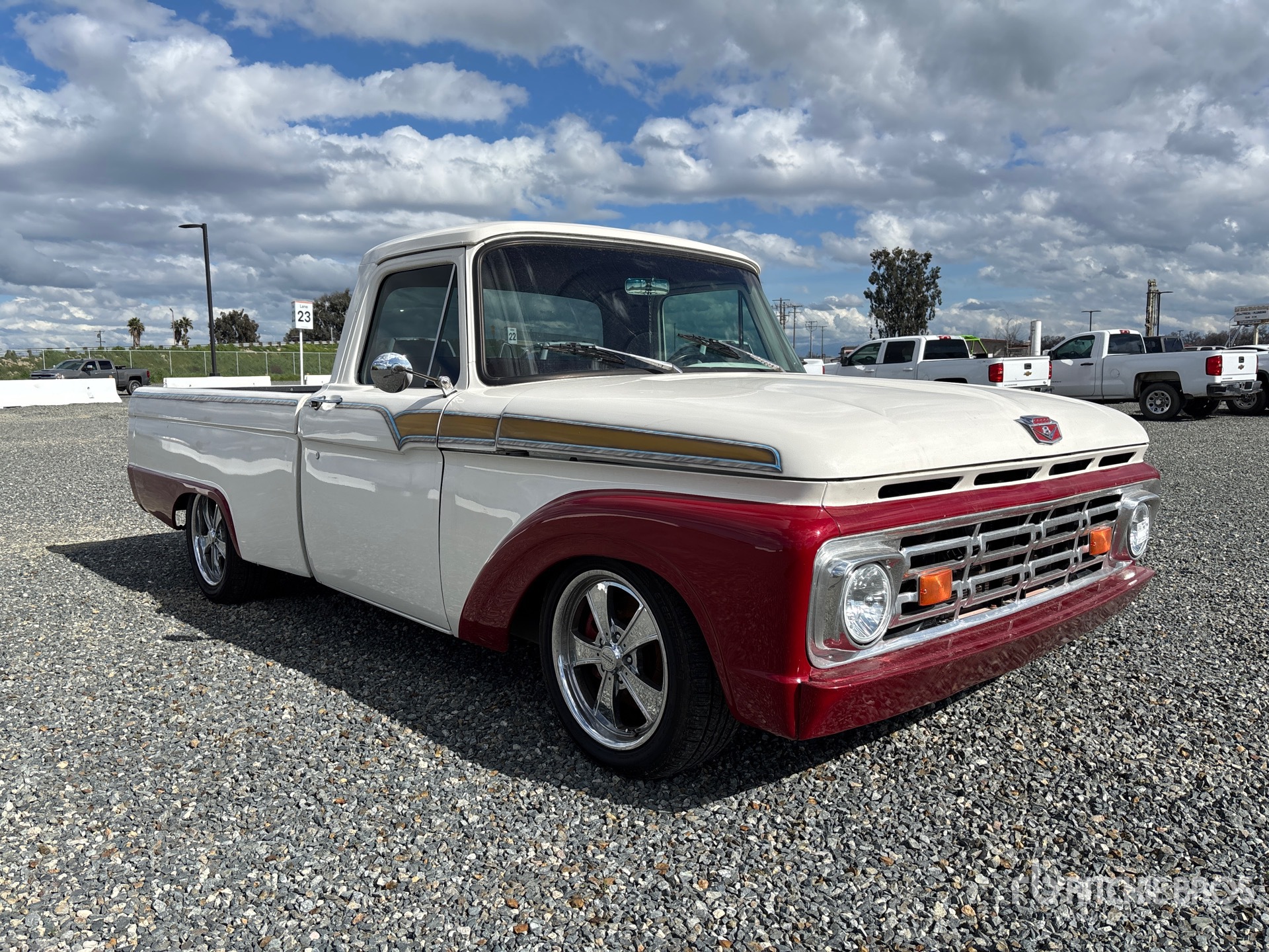 General Appearance with Picture, Right Front Corner