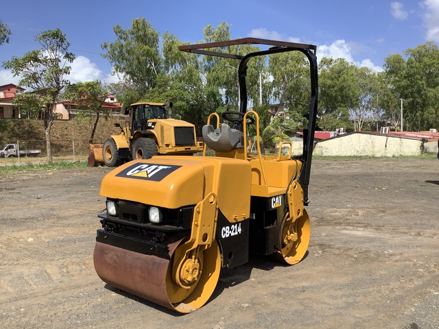 2006 Cat CB-214E Double Drum Roller