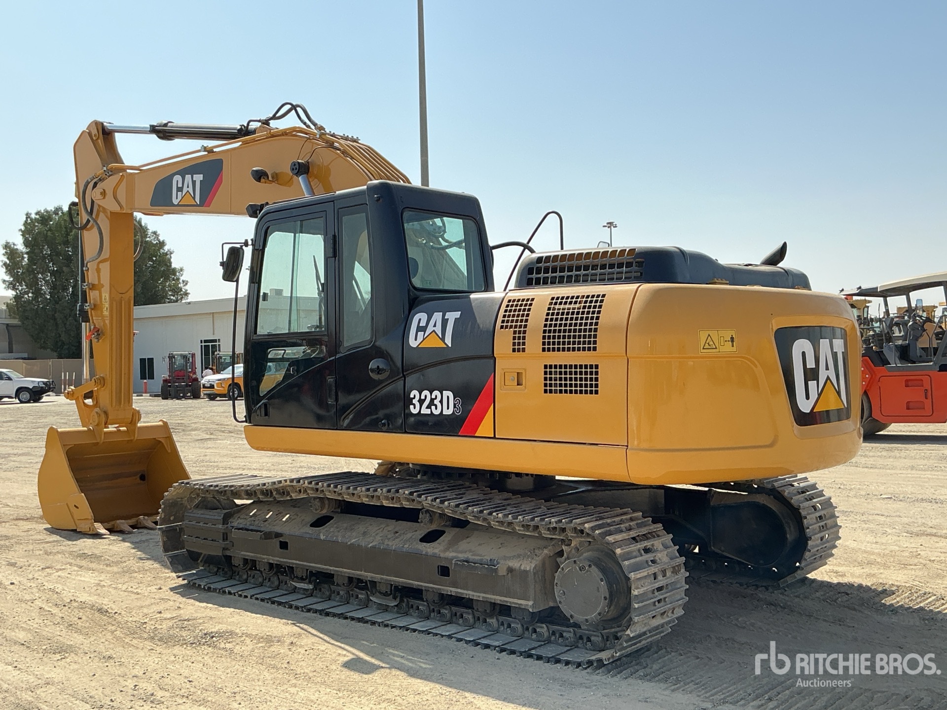 General Appearance with Foto, angolo posteriore sinistro